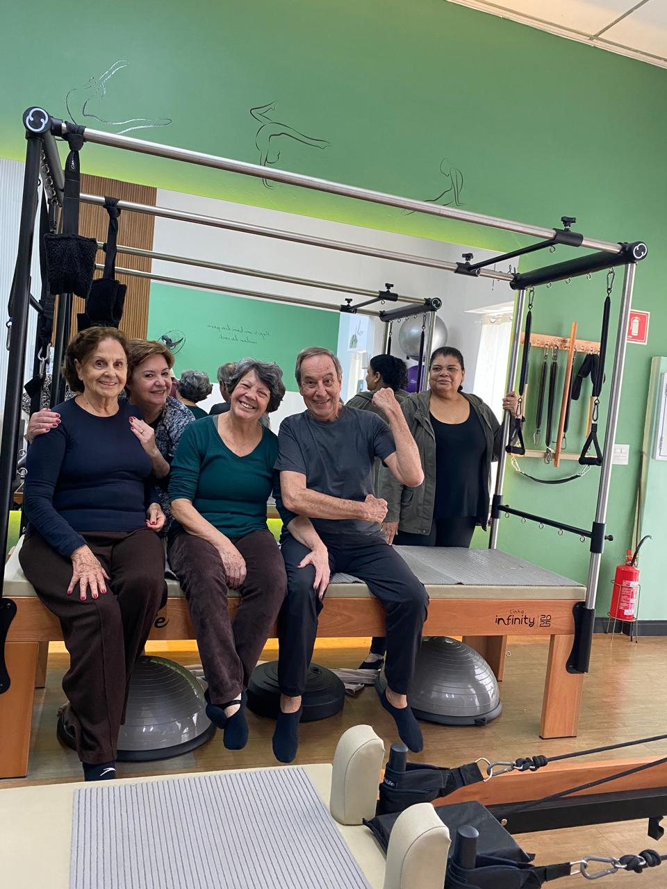 Grupo de alunos felizes na MG Fitness & Fisio
